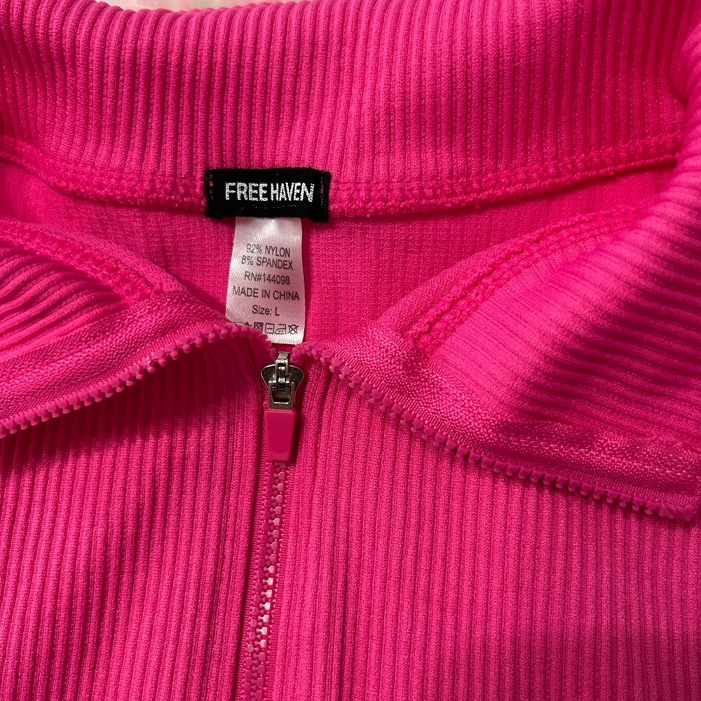Free Haven Women’s Large Pink Zip-Up Shirt Spandex Shirt - Picture 3 of 3